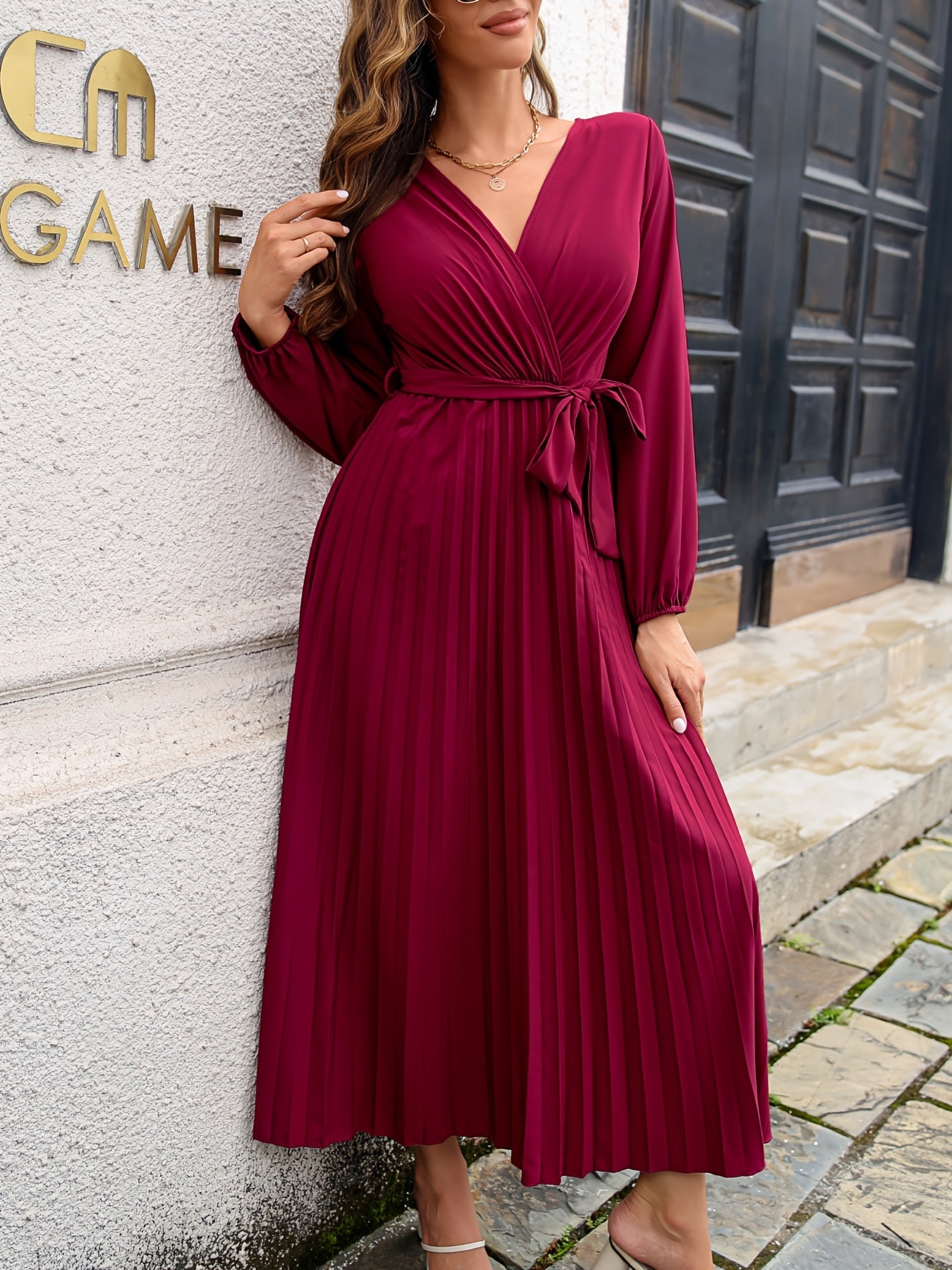 Women's Elegant Solid V-neck Belted Dress