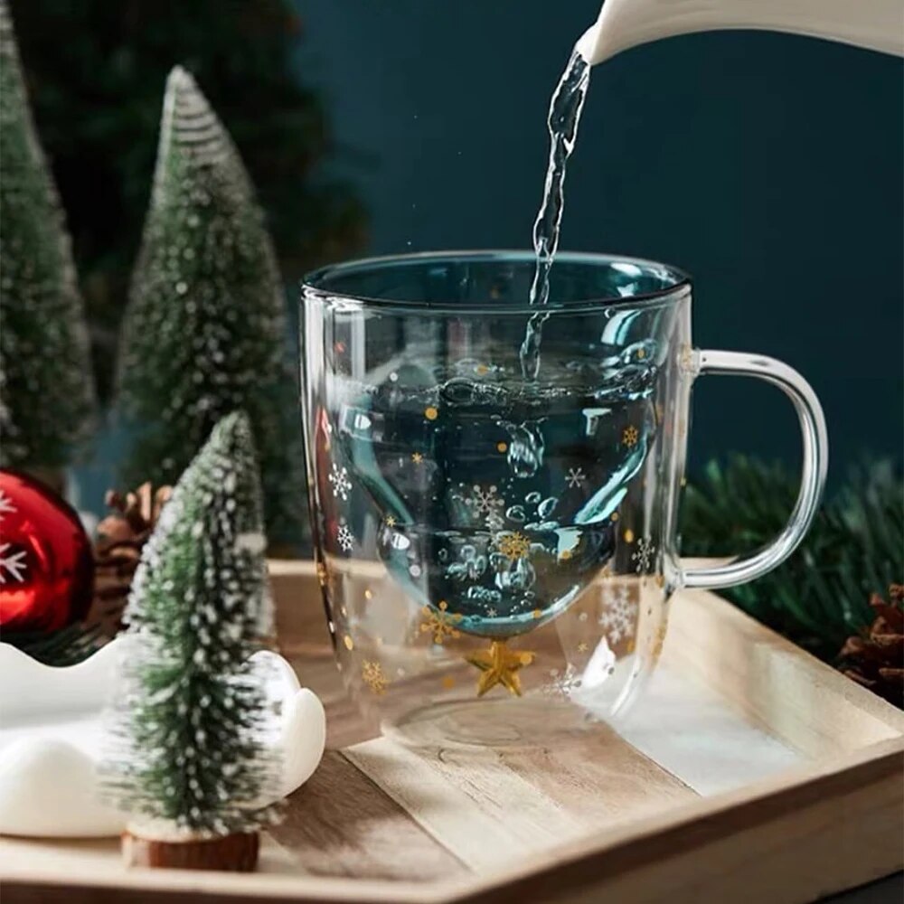 The mug comes with a cute and creative cup lip