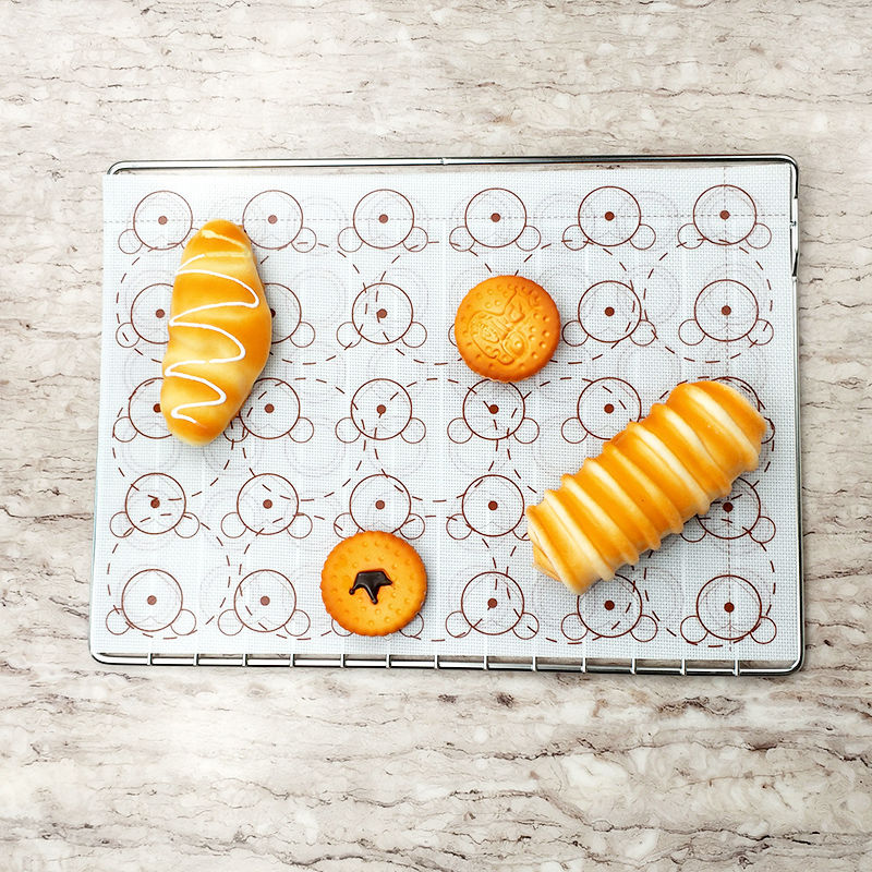 42cm x 29.5cm Double-Sided Silicone Macaron Baking Mat with Cute Bear Design